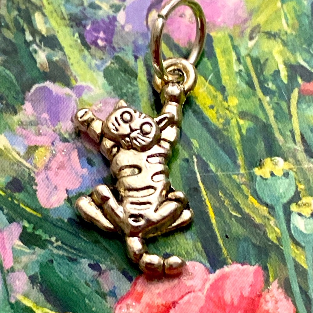 5/$10❤️❤️❤️NEW TIBETAN SILVER CAT CHARM PENDANT